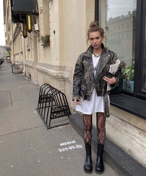 Mode Edgy, How To Style Combat Boots, Stil Rock, Combat Boot Outfits, Combat Boot Outfit, Festival Looks, Mode Inspo, Fashion Consultant, Dope Outfits