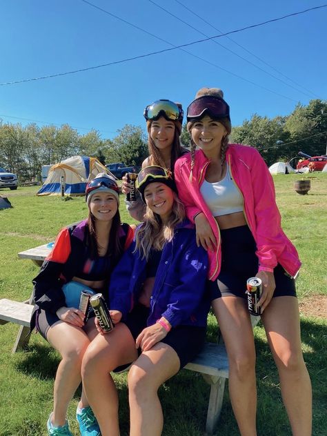 Skier, party, costume idea, group costume, outfit, biker shorts, retro ski jacket, goggles, beanie, friends picture inspo Ski Frat Party Outfit, Skier Halloween Costume, Skiers Halloween Costume, Ski Costume, Lighthouse Theme, Frat Party Outfit, Outfit Biker Shorts, Ski Girls, Outfit Biker