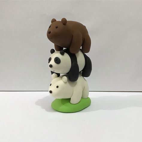 We bare bears/urso sem curso 🐻 🐼❄️ We Bare Bears Clay, We Bare Bear, Clay Critters, Clay Toys, Clay Bear, Foam Clay, Clay Plates, Easy Paper Crafts Diy, Bear Crafts