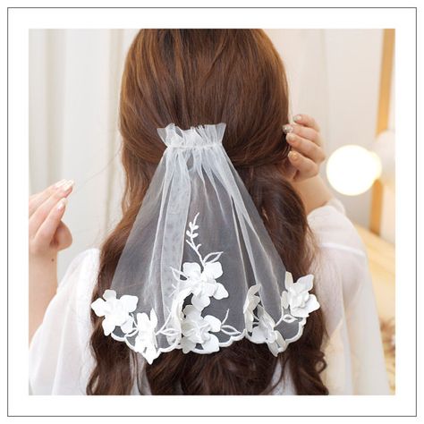 il_570xN.240027085 Small Flower Veil, Hairstyle Flowers, Mini Veil, Small Veil, Veil Ideas, Wedding Diys, Wedding Veils Short, Bridal Hair Veil, Bridal Business