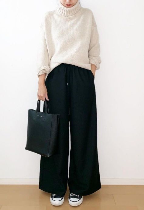 Black Wide Leg Pants Outfit Casual Street Style, Casual Work Outfit Winter, Minimalist Moda, Fashion Casual Outfits, Rachel Williams, Home Wear Women, Home Wear Women Casual, Leg Pants Outfit, Trendy Fall Outfits