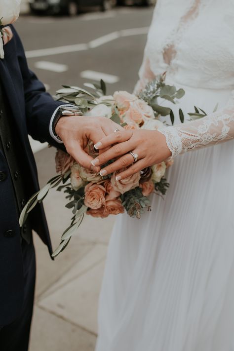 Fall Wedding Ring, Nails Lace, Couple Wedding Photos, Old Marylebone Town Hall, Marylebone Town Hall, Bouquet Ring, Wedding Ring Photography, Ring Photography, Photo Ring