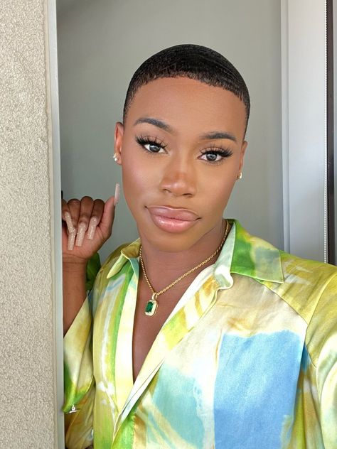 Dude Outfits, Men's Makeup, Fem Boy Outfits, Gay Makeup, Boy Makeup, Black Makeup Artist, Face Beat Makeup, Black Royalty, Gay Outfit