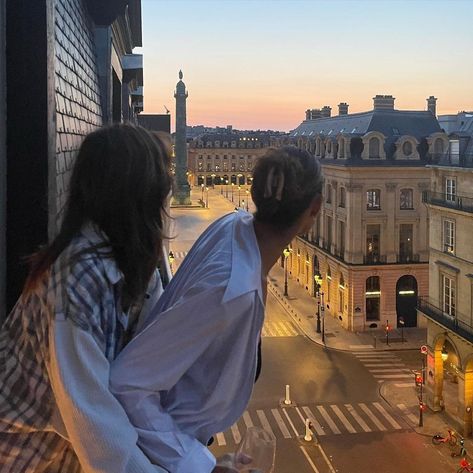 Paris Couple, Boujee Aesthetic, Parisian Life, Paris Aesthetic, Living In Paris, Emily In Paris, City Break, City Girl, Paris Travel