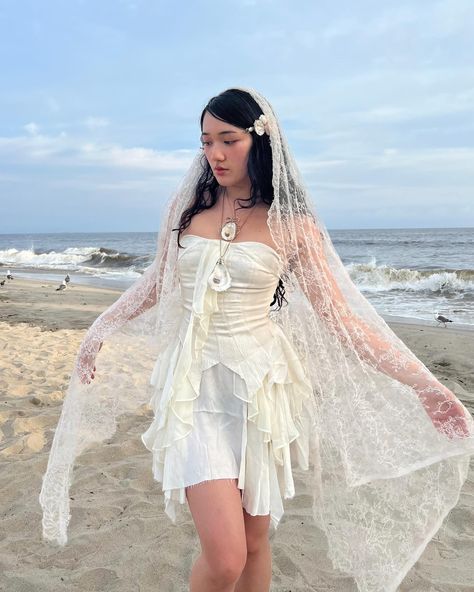 p2:･ﾟ✧ (not a drop of water was felt :D) Ocean Inspired Outfits Casual, Jellyfish Wedding Dress, Sea Inspired Outfits, White Outfit For Beach, Water Inspired Outfits, White Fairy Costume, Mermaid Outfit Ideas, Fairy Aesthetic Clothes, Water Outfit