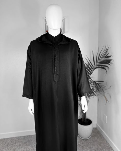 For all the black lovers, this Moroccan Jelaba, falls into two Pieces, a Jalaba +. Jabador, worn together as one outfit, all handmade! #jellaba #jellabamarocaine #djellaba #moroccanthobe #thobe #juba #modest #modestfashion #modestclothing #men #menstyle #muslimwear #abayah #جلابةالمغربية👑 #جلابة_مغربية Modest Outfits, Two Pieces, Modest Fashion, Dj, Quick Saves, Black