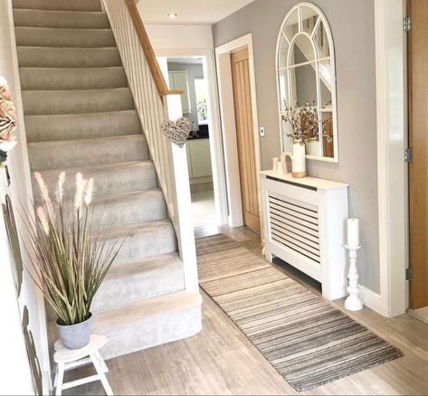 Narrow Front Hallway Ideas, Narrow Hallway Design Ideas, Stairs And Hallway Ideas Colour, Narrow Staircase Ideas, Stairs And Hallway Ideas, House Renovation Design, Entrance Hall Decor, Staircase Interior Design, Hallway Makeover