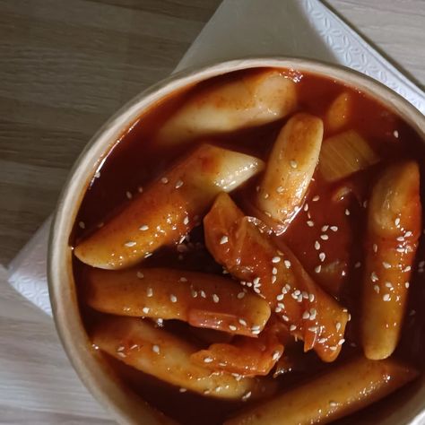 Tteok-bokki Aesthetic, Tteokbokki Aesthetic, Korean Street Food, Italy Food, Korean Street, I Want To Eat, Milan Italy, Korean Food, Recipe Book