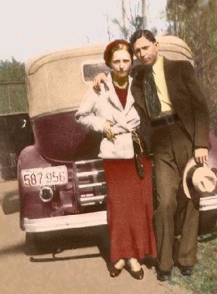 The real Bonnie Parker, half of ‘Bonnie and Clyde’ with Clyde Barrow, was one of America's most famous outlaws in the 1930s, robbing banks and small businesses. Their 21-month crime spree spanned Texas, Oklahoma, New Mexico, and Missouri, where they killed at least 13 people and escaped from the police before they were killed at a roadblock near Gibsland, Louisiana, on May 23, 1934. Bonnie Elizabeth Parker, Bonnie And Clyde Car, Bonnie And Clyde Photos, Dream Roles, Bonnie Parker, Bonnie And Clyde, Wilde Westen, History Nerd, Bonnie Clyde