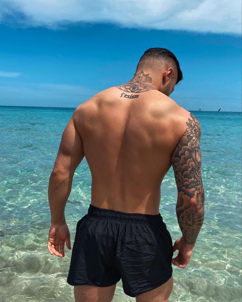 #beach #fitness #tattoo #tattooideas #muscle Fitness Tattoo, Muscle Guys, Beach Fitness, Back Muscle, Muscle Beach, Men Beach, Back Muscles, Beach Photoshoot, Beach Vibes