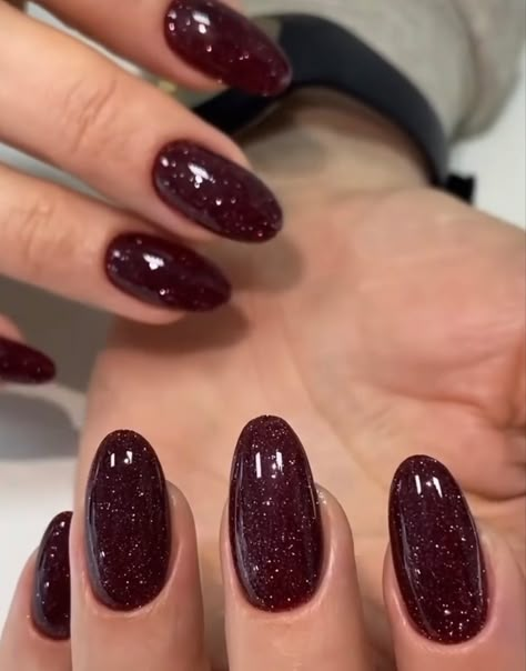 Dark Red Nail Ideas, Dark Red Nails Ideas, Red Sparkle Nails, Red Sparkly Nails, Maroon Nail, Short Red Nails, Berry Nails, Nail Designs Ideas, Dark Red Nails