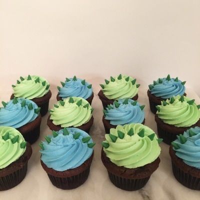 Gateau Baby Shower Garcon, Theme Bapteme, Dinosaur Birthday Theme, Dinosaur Cupcakes, Dinosaur Birthday Party Decorations, Dino Cake, Dinosaur Birthday Cakes, Parade Ideas, Fest Temaer