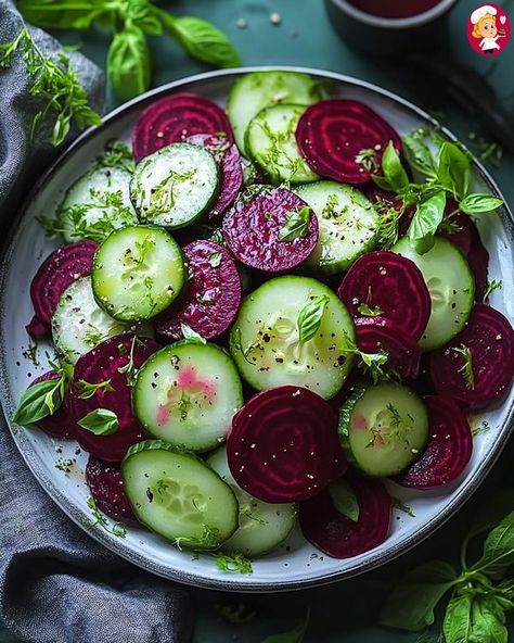 Healthy Crisps, Beetroot Recipes, Roasted Red Pepper Soup, Beet Salad Recipes, Salad Recipes Healthy Easy, Beetroot Salad, Jamie Oliver Recipes, Cucumber Recipes, Slow Cooker Recipes Healthy