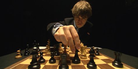 A Chess Prodigy explains how his mind works Chess Board Reference, Chess Board Perspective, Chess Pictures, People Playing Chess, Chess Online, Chess Tactics, Magnus Carlsen, Chess Strategies, Child Prodigy