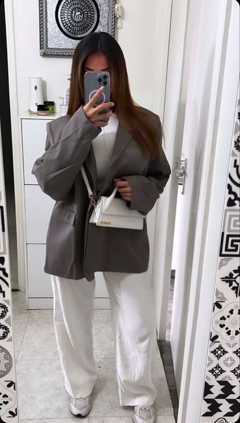 Zara Outfit Modest, Outfit Blanc, Outfit Anniversaire, Zara Fits, Outfit Trench, Inspi Outfit, Estilo Hijab, Modest Casual Outfits, Zara Drip