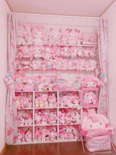 Kawaii Room Ideas, Pink Stuffed Animals, Images Hello Kitty, Kawaii Bedroom, Hello Kitty Rooms, Otaku Room, Charmmy Kitty, Pastel Room, Pink Hello Kitty