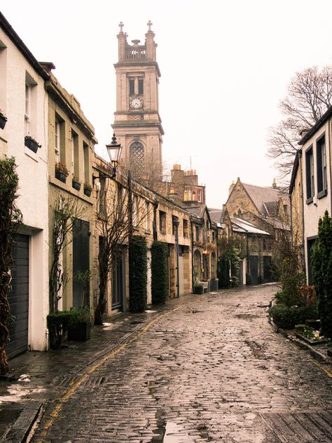 Circus Lane, Edinburgh in wintertime Backpacking Scotland, Vacation Scotland, Scotland Honeymoon, Scotland Photography, Travel Honeymoon, Scotland Vacation, Warehouse Conversion, Europe On A Budget, Visit Scotland