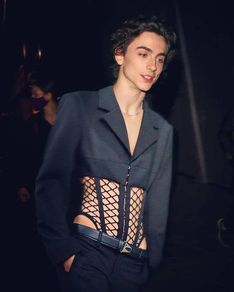 Pin on timothée Gay Prom Outfits, Gay Prom, Mode Queer, Look 80s, Gender Fluid Fashion, Genderless Fashion, Queer Fashion, Androgynous Fashion, Prom Outfits