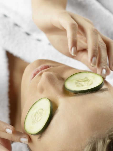 cucumber slices on eyes Cucumber Beauty, Cucumber On Eyes, Swollen Eyes, Natural Glowing Skin, Under Eye Puffiness, Dark Circles Under Eyes, Under Eye Bags, Dry Eyes, Puffy Eyes