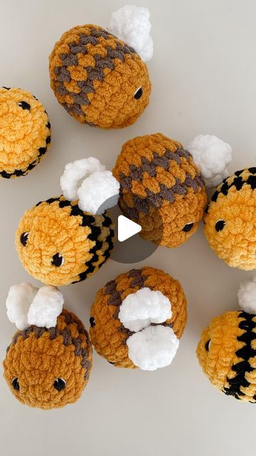 Crochet Bee Pattern Free, Crochet Bee, Baby Blanket, Crochet Projects, Free Pattern, Bee, Amigurumi, Crochet, Pattern