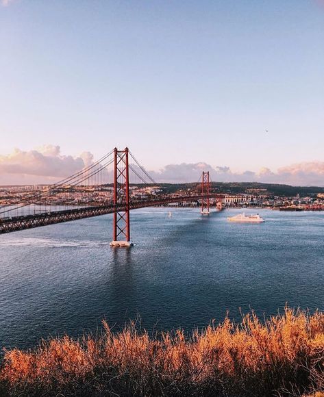 Lisbon - Lisboa 🇵🇹 on Instagram: “Lisbon’s bridge 🙌🏼😍 #visitinglisbon #lisbon #bridge #25deabrilbridge #beautiful #colors #amazing #view #lisboa #lisbona #lisbonne #lisabona…” Lisbon Bridge, Portugal Lisbon, Napoleon Hill, Europe Destinations, Beautiful Architecture, Bay Bridge, Golden Gate Bridge, Week End, Lisbon