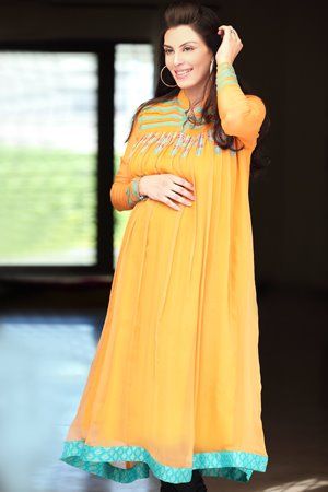 Pregnancy Dresses in Pakistan Maternity Clothes Pakistani Designs Pregnancy Frocks, Maternity Frocks, Frocks Pakistani, Indian Maternity, Fall Weekend Outfits, Young Women Outfits, Casual Wedding Attire, Pregnancy Dress, About Pregnancy