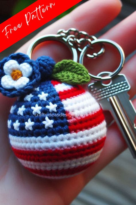 Crochet a patriotic keychain with an American flag design and flower accent. Perfect for keys or bags, easy step-by-step tutorial included. Crochet Mini American Flag, Crochet Flag Keychain, Crochet Projects Flowers, Mini Crochet Bags, Crochet Keyring Free Pattern, Crochet Donkey, Patriotic Crochet, Crochet Tea Cup, Knitting Patterns Free Dog