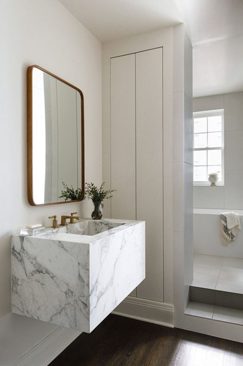 A minimalist Chicago pied-à-terre Windows In Bathroom, Kitchen Natural Light, Hamptons Bathrooms, Bathroom Ideas Marble, Casa Miami, Interior Inspiration Board, Powder Room Reno, Marble Bathrooms, Kitchen Natural