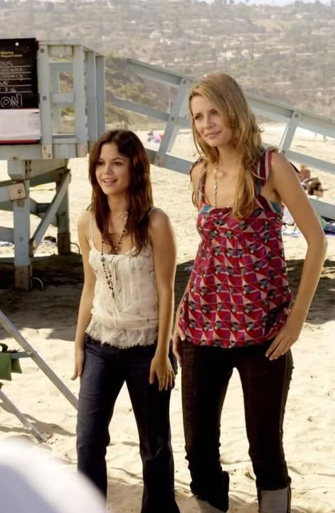 The seven fashion lessons we learnt from The OC - Vogue Australia The Oc Fashion, The Oc Style, Summer The Oc, Oc California, Oc Style, Summer Roberts, Marissa Cooper, Bye Bye Birdie, Oc Fashion