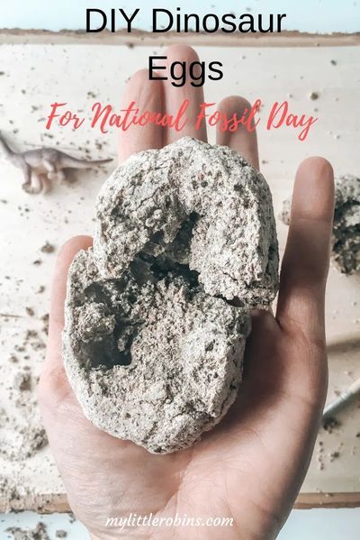 Make Your Own Dinosaur Eggs for National Fossil Day - My Little Robins Diy Fossil Dig, Diy Fossils, Dinosaur Egg Fossil, Fossils Activities, Dinosaur Craft, Make A Dinosaur, Nature Camp, 2023 School, Homeschool Fun