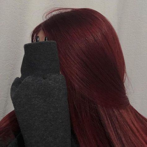 GORGEOUS RED HAIR COLOR IDEAS FOR GIRLS - color de pelo rojo Gorgeous Red Hair, Red Hair Color Ideas, Cherry Red Hair, Wine Red Hair, Red Hair Inspo, Wine Hair, Cherry Hair, Dark Red Hair, Glamorous Hair