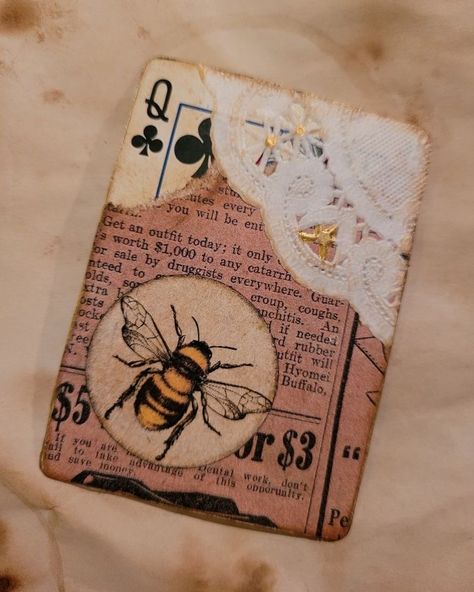 Altered Book Pockets, Vintage Atc Cards, Index Card Junk Journal, Altered Cards Ideas, Altered Trading Cards, Altered Books Ideas Junk Journal, Art Trading Cards Ideas, Atc Cards Ideas Inspiration, Bee Junk Journal Ideas