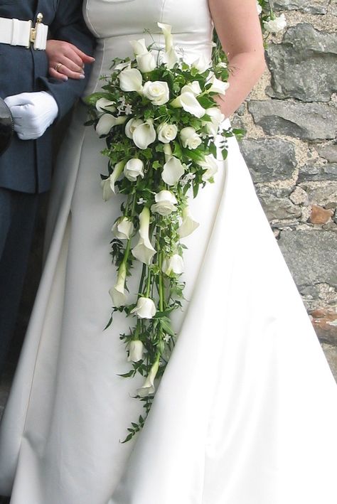 Tulip Cascade Wedding Bouquet, Bouquet Wedding Hanging, Falling Bridal Bouquet, Waterfall Bouquet Orchid, Bridal Bouquet Fall Cascading, Green And White Bridal Bouquet Cascade, Small Cascading Bouquet, Droopy Bouquet Wedding, Trailing Bridal Bouquet