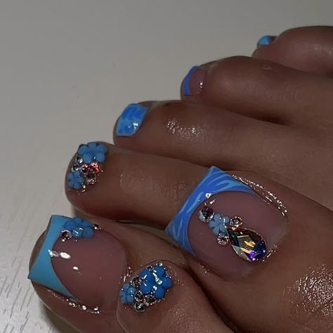 CHARLESTON NAILTECH ♱ on Instagram: "A blue dream 🦋✨   Acrylic overlay freestyle + acrylic toes freestyle ✨  Using~  @bluestreakcrystals  “HOLYCITY”  @vbeautypure ‘bad n boujee’ acrylic  #acrylictoes #toesbbl #toeslovers #prettyfeetgang #shortnails #bluenails #nailsofinstagram #nailsnailsnails #nailsonfleek #nailsoftheday #pinterestnails" Blue Summer Toe Nails, Blue Acrylic Toe Nails, Toes Inspo Nails, Toe Design Ideas, Blue Acrylic Toes, Blue Toes Nails, Cute Blue Summer Nails, Acrylic Toes Designs, Toes Acrylic Toenails