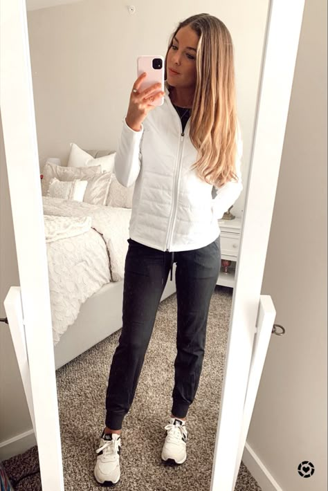 Lululemon Outfit Joggers, Lululemon Educator Outfit, Lulu Joggers Outfit, Lululemon Joggers Outfit, Lululemon Jogger Outfit, Lulu Lemon Joggers, Lulu Joggers, Modest Church Outfits, White Jogger Pants