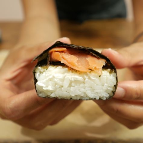 Best Spam Musubi Recipe | How To Make Homemade Hawaiian Spam Musubi With Musubi Mold - Jeanelleats Food and Travel Blog Hawaiian Spam Musubi, Cream Cheese Smoked Salmon, Spam Musubi Recipe, Cream Cheese Smoked, Musubi Recipe, Spam Musubi, Japanese Sushi, Food And Travel, Cooking Ingredients