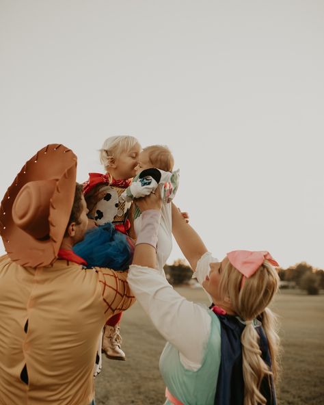 Now that it’s October I’ll be sharing our past family costumes for all the family costume ideas and can’t wait to show you our photos from this year from @the.sandy.lens 😍 Here is a throwback to Toy Story 4 costumes when thatcher was only 2 months old 🥲 #toystory #halloweencostume #halloweencostumes #halloweencostumeideas #familycostumes family costume ideas, Halloween family costume ideas, Toy story family costumes Farmers Family Costume, Iconic Family Halloween Costumes, Toy Story Family Costumes, Family Costume Ideas, 2 Months Old, Halloween Family, Family Costumes, Family Halloween Costumes, Halloween 2024