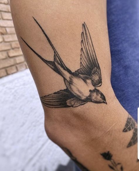 Swallow Tattoo Design, Bird Tattoos Arm, Swallow Bird Tattoos, Bird Tattoo Men, Vogel Tattoo, Sparrow Tattoo, Bird Tattoos, Swallow Tattoo, Tattoo Inspiration Men