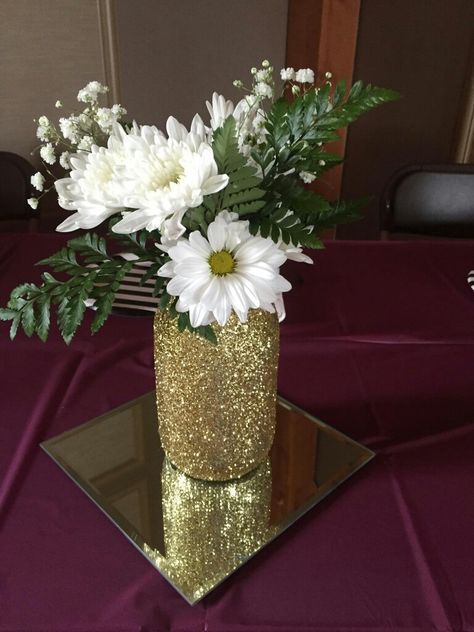 Cute Party Centerpieces, Simple Centerpieces Birthday, Center Piece For Birthday Table, 21st Birthday Table Decorations, Simple Table Centerpieces, Cheap Centerpieces, 50th Wedding Anniversary Decorations, Glitter Vases, Glitter Spray Paint