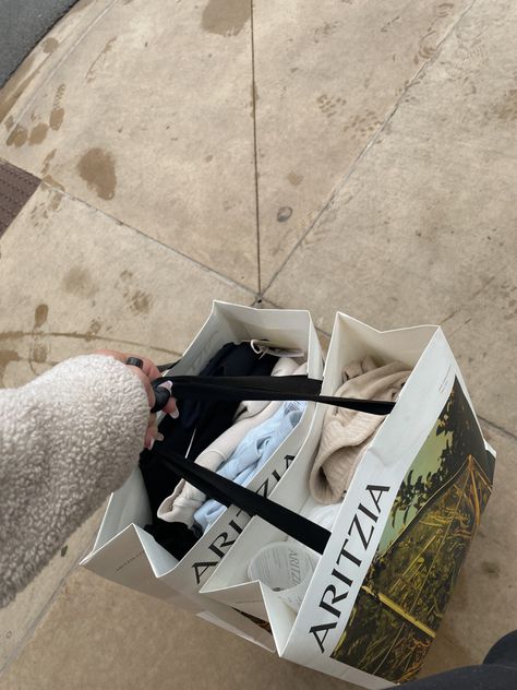 Aritzia Shopping Bag Aesthetic, Aritzia Bag Aesthetic, Aritzia Shopping Bag, Personal Shopper Aesthetic, Aritzia Aesthetic Outfits, Aritzia Outfit Aesthetic, Shopping Aesthetic Bags, Shopping Spree Aesthetic, Shopping Moodboard