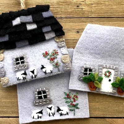 Felt Houses, Colchas Quilting, American Patchwork And Quilting, Felt House, Wool Felt Projects, Motifs Perler, Quilt Magazine, Felt Embroidery, Wool Projects