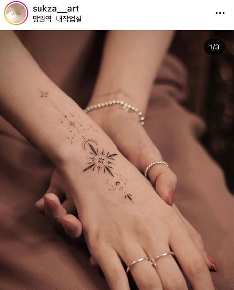 Boho Tattoos, Hand Tattoos For Women, Wrist Tattoos For Women, Small Hand Tattoos, Wrist Tattoo, Best Tattoo Designs, Sleeve Tattoos For Women, Elegant Tattoos, Feminine Tattoos