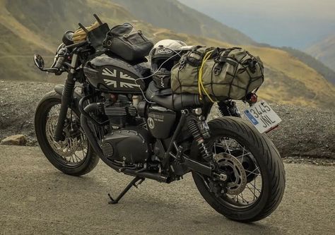 Survival Motorcycle, Adventure Motorcycle Camping, Modificaciones Jeep Xj, Beginner Motorcycle, Adventure Bike Motorcycles, Custom Bikes Cafe Racers, Camping Gear Survival, Motorcycle Camping Gear, Мотоциклы Cafe Racers