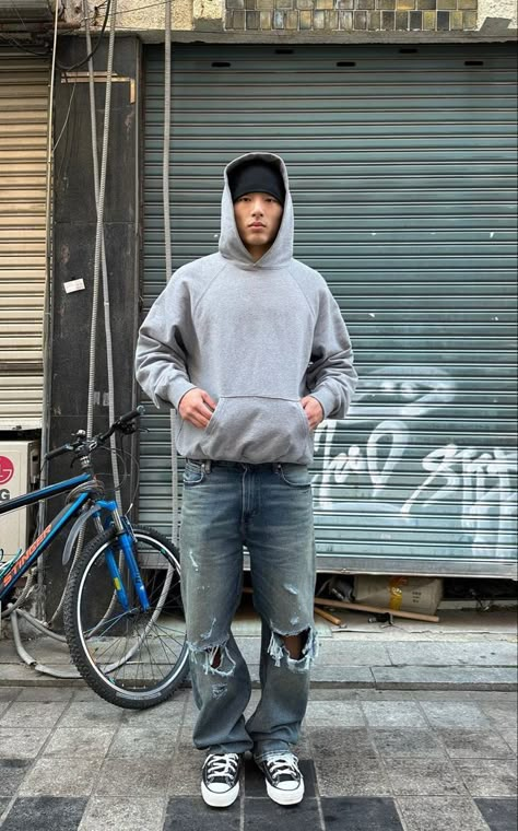 Comfy Men Outfits Aesthetic, Cozy Streetwear Men, Outfit Accessories Men, Grey Crewneck Outfit Men, Mens Hoodie Outfit Streetwear, Mens Hoodie Outfit, Mens Turtleneck Outfits, Turtleneck Outfit Men, Mens Streetwear Outfits