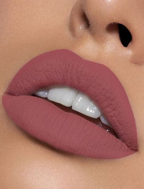 Winter Lip Color, Kristina Webb, Vampy Lips, Lips Color, Make Up Gold, Kylie Lips, Kylie Jenner Lipstick, Lipstick Kit, Lip Gloss Colors