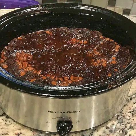 Crock Pot Lava Cake Recipe, Crock Pot Lava Cake, Slow Cooker Chocolate Lava Cake, Crockpot Lava Cake, Easy Chocolate Lava Cake, Lava Cake Recipe, Chocolate Lava Cake Recipe, Crockpot Desserts, Lava Cake Recipes