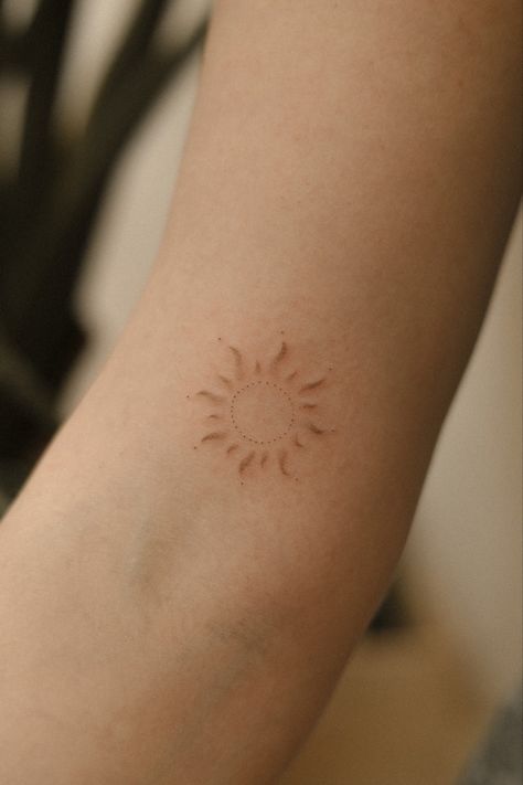 Sun Rays Tattoo Shoulder, Setting Sun Tattoo, Delicate Sun Tattoo, Light Brown Tattoo, Yellow Tattoos, Sun Rays Tattoo, Simple Sun Tattoo, Lil Tattoos, Brown Tattoo Ink