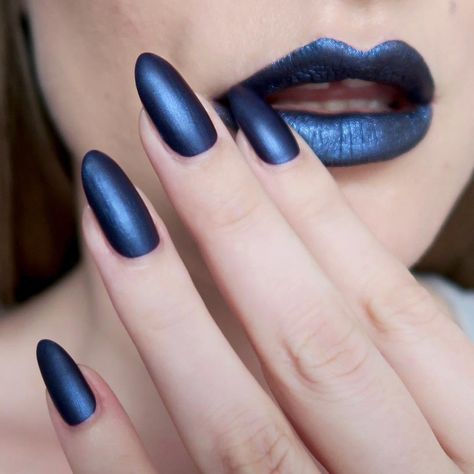 Matte navy blue lipstick, navy blue matte nails. (Jordana Black Pearl metallic liquid lipstick '07 Cosmic Nights' ) Matching lips and nails. Manicure Natural, Cobalt Blue Nails, Blue Matte Nails, Metallic Liquid Lipstick, Metallic Liquid, Navy Blue Nails, Blue Lipstick, Lipstick Designs, Blue Lips