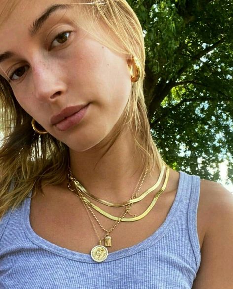 Bead Snake, Hailey Baldwin Style, Hailey Bieber Style, Hailey Rhode, Herringbone Necklace, Snake Chain Necklace, Jewelry Details, Gold Choker Necklace, Figaro Chain