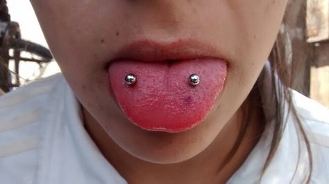 Horizontal tongue piercing Tongue Piercing Double, Frog Eye Peircings, Different Types Of Tongue Piercings, Frog Eyes Piercing Tongue, Frog Eye Piercing Tongue, Frog Eyes Piercing, Horizontal Tongue Piercing, Gems Aesthetic, Piercing Surface